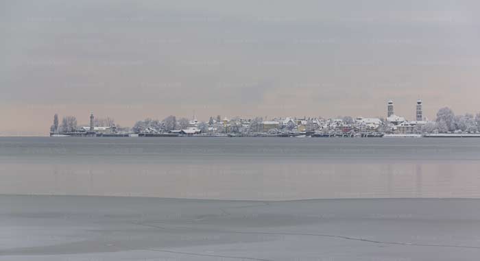 Verschneite Insel Lindau im Bodensee